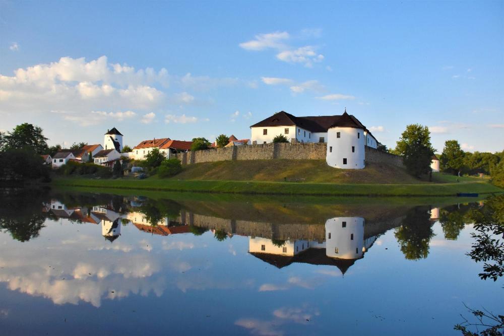 Ubytovani Pod Jilmem Zar Esterno foto