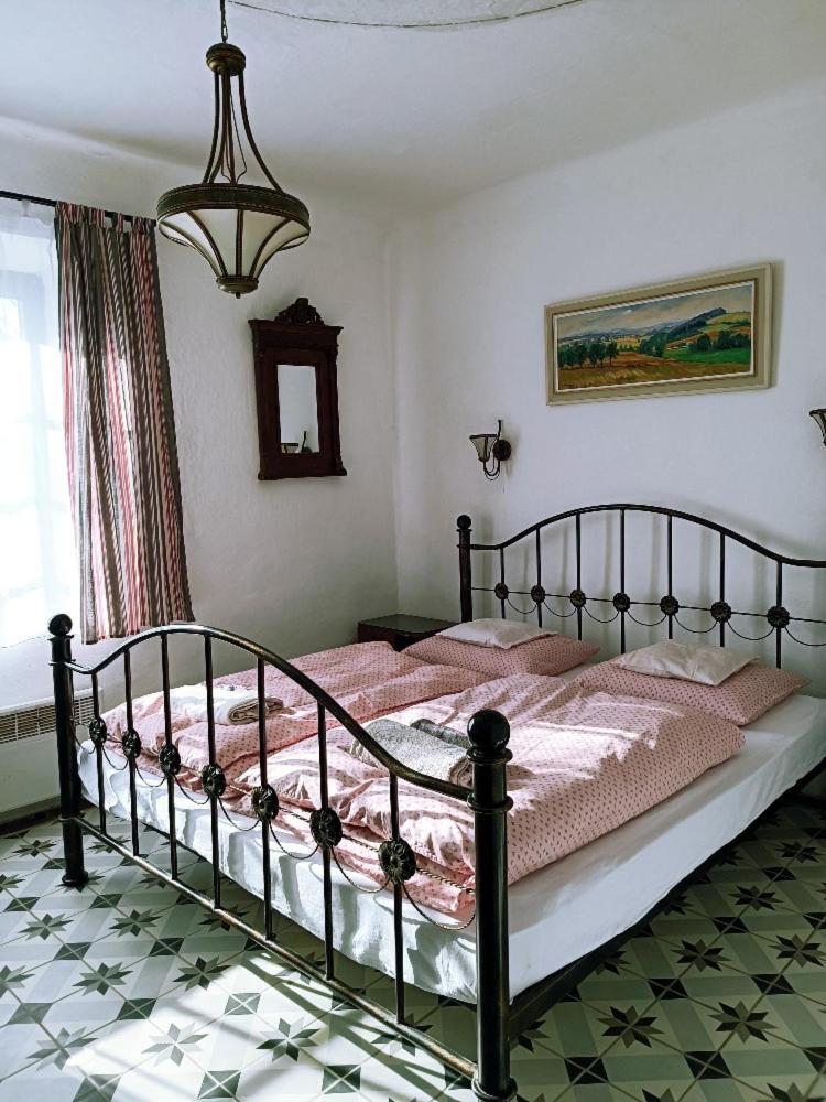 Ubytovani Pod Jilmem Zar Esterno foto